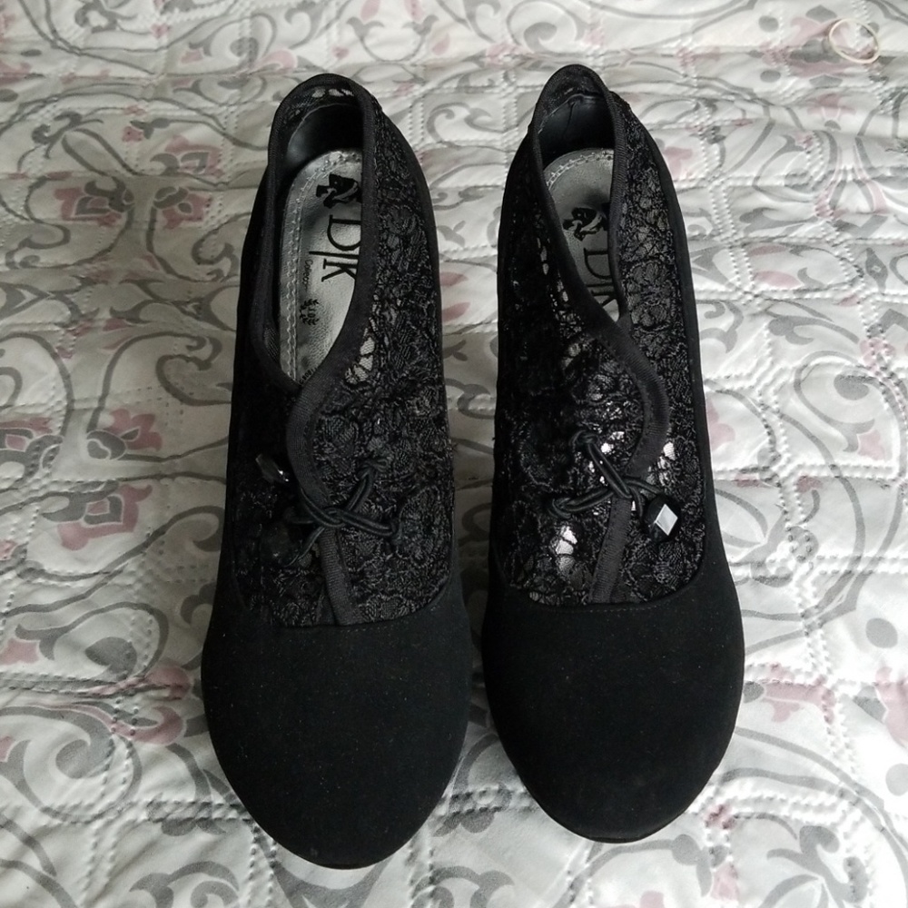 Black lacy heels!